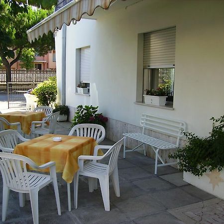 Hotel Villa Tua Riccione Bagian luar foto