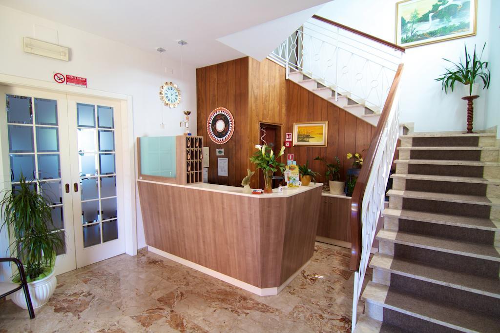 Hotel Villa Tua Riccione Bagian luar foto