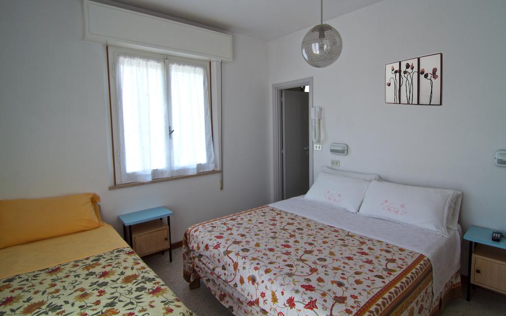 Hotel Villa Tua Riccione Ruang foto