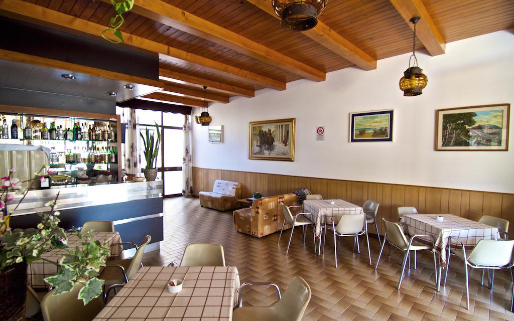 Hotel Villa Tua Riccione Bagian luar foto