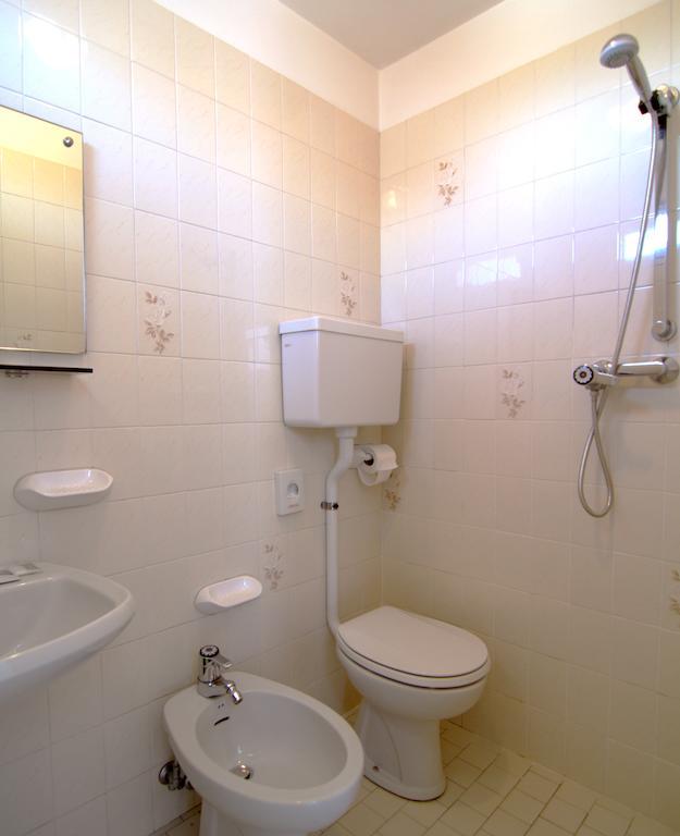 Hotel Villa Tua Riccione Ruang foto