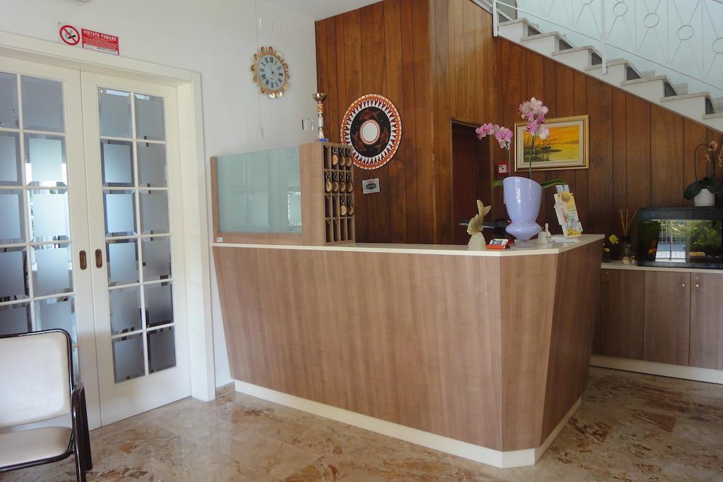 Hotel Villa Tua Riccione Bagian luar foto