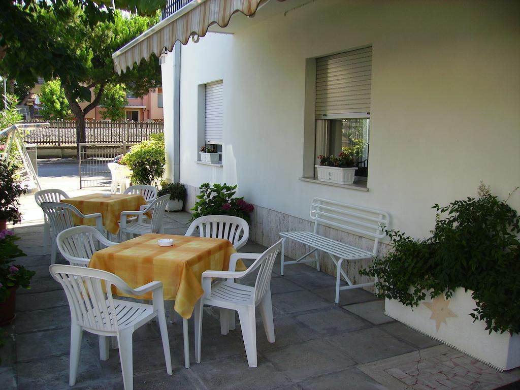 Hotel Villa Tua Riccione Bagian luar foto