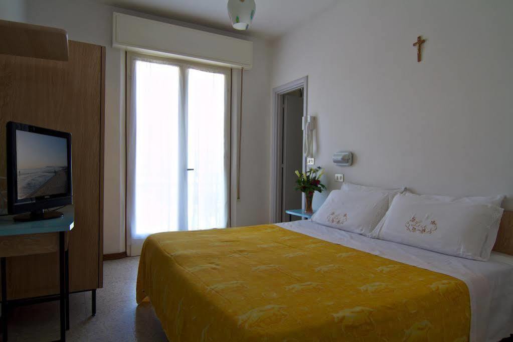 Hotel Villa Tua Riccione Bagian luar foto